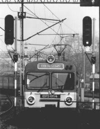 ED 72-011 na stacji 
Krakw Gwny, kwiecie 1999