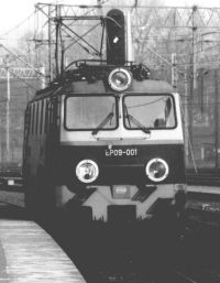 EP 09-001 na stacji 
Krakw Gwny, kwiecie 1999