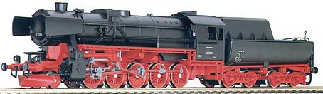 Model parowozu BR 52 firmy TILLIG