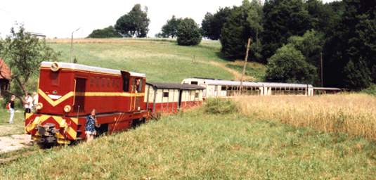 Stacja Bachrz. Skad zestawiony z lokomotyw Lyd2. 11.07.99