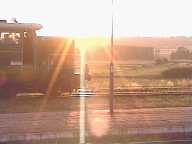 Na torze towarowym w promieniach zachodzcego soca stoi ju Towarus Pospolitus Codziennus - Ko81 relacji Kocierzyna-Osowa. Przyjecha 20:12 i czeka, a caa zabawa z odprawianiem pocigw pasaerskich si skoczy.