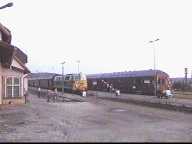 Po krtkim postoju Chojnice odjedaj, odjeda i Gdynia. Za chwil Kartuzy wjad na stacj, by zabra pasaerw, ju oficjalnie ako 66339 - nawiasem mwic, ostatni tego dnia pocig do Kartuz.