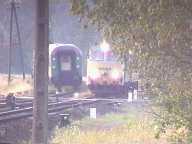 Kartuzy grzecznie czekaj blokujc tor wyjazdowy, a punktualnie o 20:45 na stacj wjeda 90024 Gdynia-Chojnice - SUczka, dwjka z przedziaami i dua stara kawa, czyli SU45, Bd i Bhp.