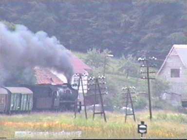 Jeszcze tylko kilka uj i bdziemy wraca do domu. To zielone to wagon-brankard, dawniej zwany bydlcym, do przewodu rowerw i maniakw kolejowych.